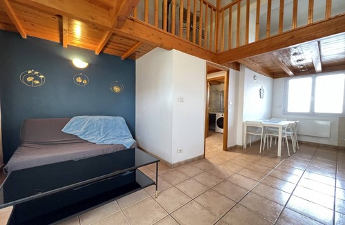 Roseraie Apartment | Studio near SNCF train station and Metro