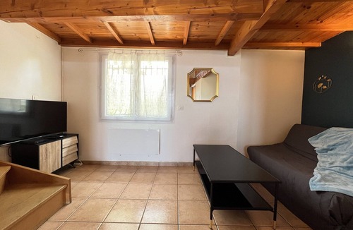 Roseraie Apartment | Studio near SNCF train station and Metro