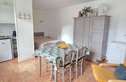 La Roche-Posay Apartment | Studio near Spa with garden, laundry and WIFI