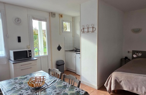 La Roche-Posay Apartment | Studio near Spa with garden, laundry and WIFI