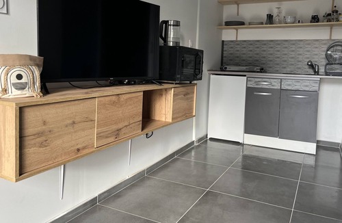 Merignies Apartment | Studio near the Mérignies golf course, near the greenway,