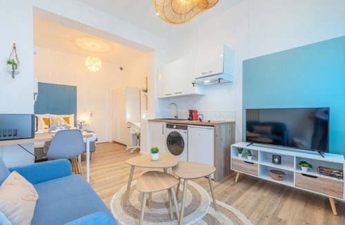 Roubaix Apartment | Studio near tram & Parc Barbieux, CHR + parking