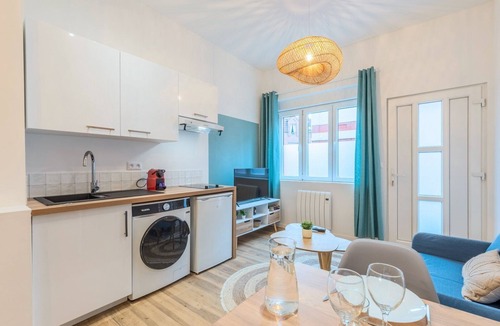 Roubaix Apartment | Studio near tram & Parc Barbieux, CHR + parking