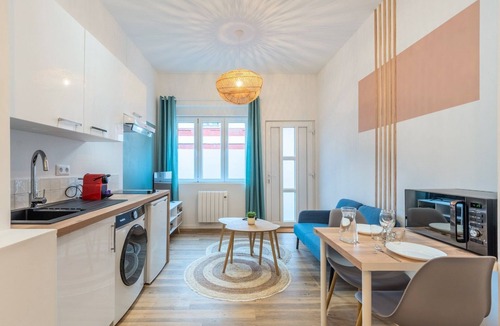 Roubaix Apartment | Studio near tram & Parc Barbieux, CHR + parking