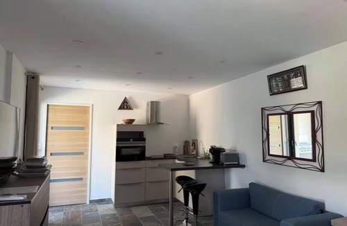 Flaux Apartment | Studio near UZES with access to swimming pool