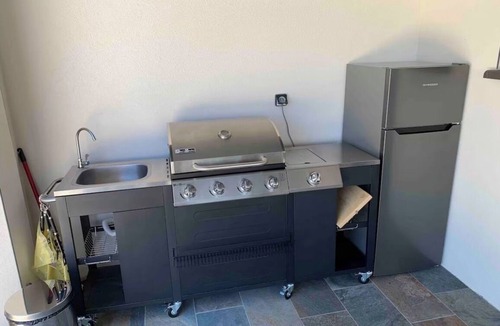 Flaux Apartment | Studio near UZES with access to swimming pool