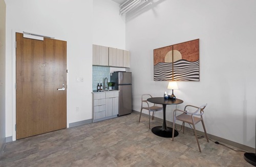 Northside Apartment | Studio | Near Walnut Bridge & Discovery Museum