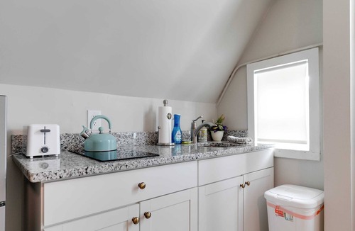 Fan District Apartment | Studio Nest/2Queen beds/2TVs museums/free parking