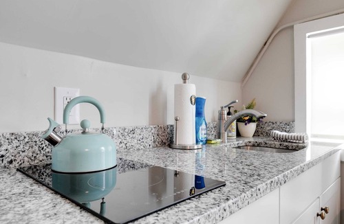Fan District Apartment | Studio Nest/2Queen beds/2TVs museums/free parking