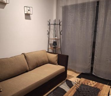 Guecelard Bed & Breakfast | Studio neuf avec espace de travail séparé