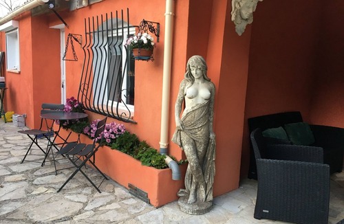 Valbonne House | Studio Neuf Dans une Villa