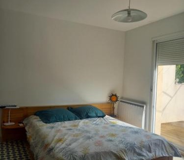 Allegre Les Fumades Apartment | studio neuf climatisé