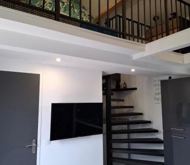 Roquemaure Apartment | Studio neuf indépendant