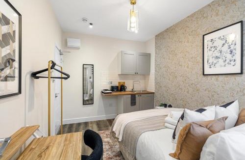 Upper Edmonton Apartment | Studio next North Mid Hospital & Hotspur Stadium