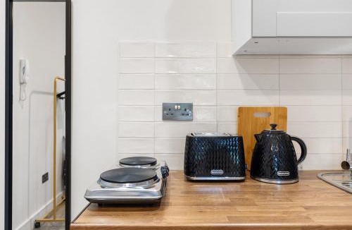 Upper Edmonton Apartment | Studio next North Mid Hospital & Hotspur Stadium