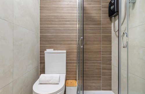 Upper Edmonton Apartment | Studio next North Mid Hospital & Hotspur Stadium