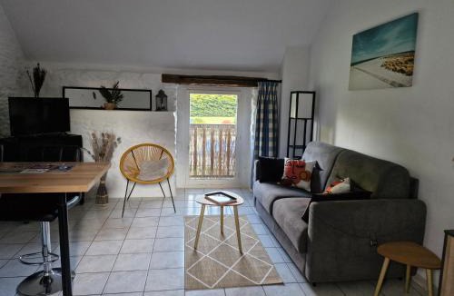 Bonnemain Apartment | STUDIO NID COSY avec piscine