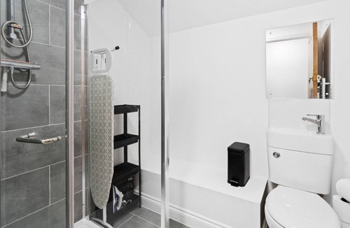 Woodside Apartment | Studio - Norwood Junction - B3