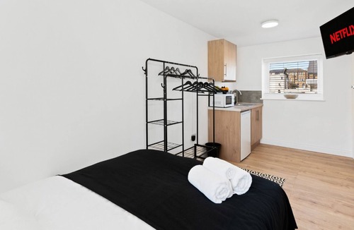 Woodside Apartment | Studio - Norwood Junction - B3