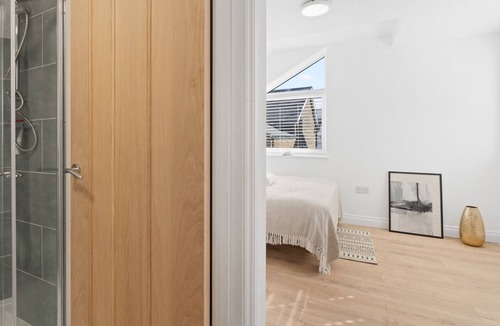 Woodside Apartment | Studio - Norwood Junction - B4