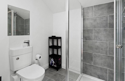 Woodside Apartment | Studio - Norwood Junction - B4