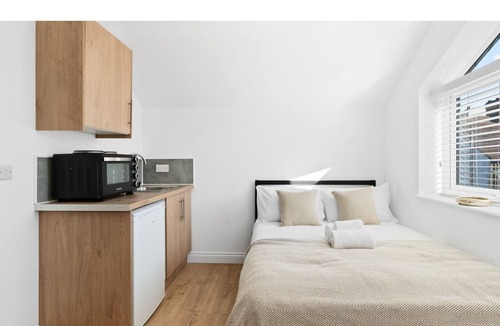 Woodside Apartment | Studio - Norwood Junction - B4