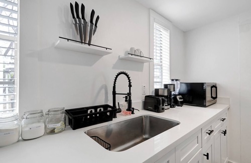 Tobin Hill Apartment | Studio Nr DT River Walk + Alamo | Games BBQ Yard