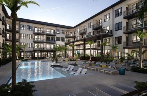 North Hyde Park Apartment | Studio Oasis Pool and Gym CoWorking Spaces