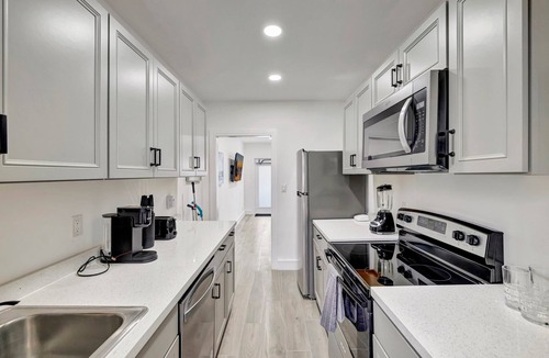 Central Beach Condo | Studio off Las Olas- Steps to the Beach