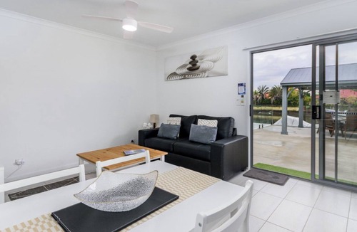 Bongaree Apartment | Studio on Bribie Canal