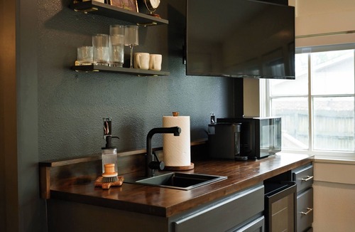 Conway Apartment | Studio on Davis - Walk to Downtown - 1mi to UCA