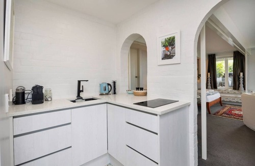 Orakei Apartment | Studio on Paritai + Spa Pool