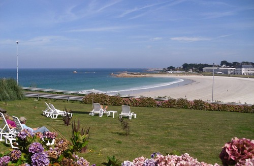 Trevou-Treguignec House | STUDIO ON SEA FRONT, SWIMMING POOL, SAUNA . WEEK RENT