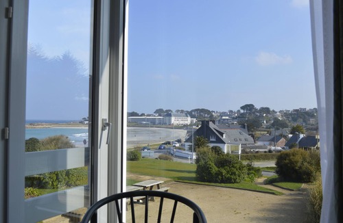 Trevou-Treguignec House | STUDIO ON SEA FRONT, SWIMMING POOL, SAUNA . WEEK RENT