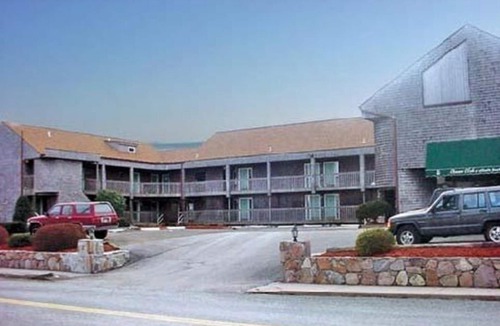 Misquamicut Apartment | Studio one block from Misquamicut Beach, Westerly Rhode Island