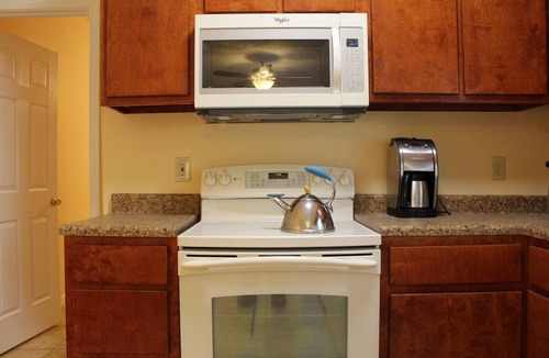 Ellenwood Apartment | .Studio Orange