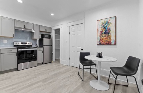 Lake Eola Heights House | studio Orlando Rental Kitchen & Fast Wi-Fi