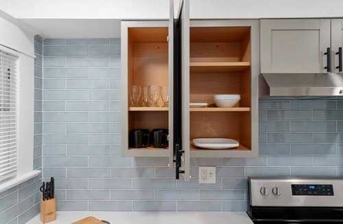 Lake Eola Heights House | studio Orlando Rental Kitchen & Fast Wi-Fi