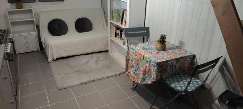 Nouzilly Apartment | Studio Paisible