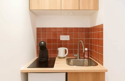 Combat Apartment | Studio Paris 19ème: Métro Proche, Calme Confort