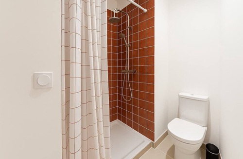 Combat Apartment | Studio Paris 19ème: Métro Proche, Calme Confort