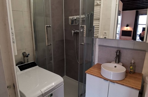 Paris City Center Apartment | Studio Paris 1er Louvre-Samaritaine lease mobility