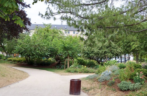 Rueil-Malmaison Apartment | STUDIO PAUL DOUMER CENTER VILLE