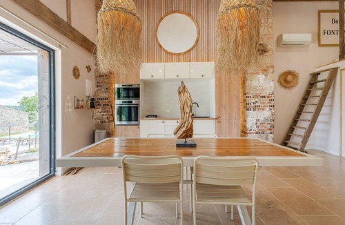 Esparron Apartment | Studio 'Petit Loft A La Campagne' with shared pool, balcony and air conditioning