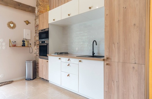 Esparron Apartment | Studio 'Petit Loft A La Campagne' with shared pool, balcony and air conditioning