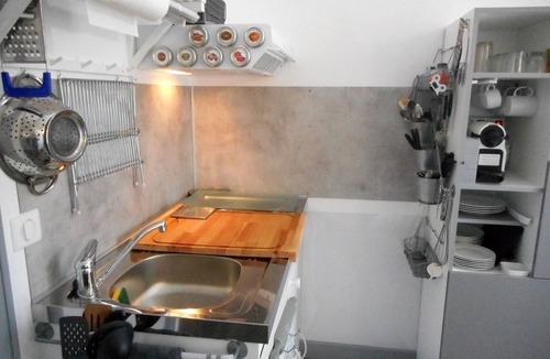 Nerac Apartment | Studio "Petit Nid Cosy De L' Albret" with Private Terrace, Garden, Wi-Fi, and Laundry Area