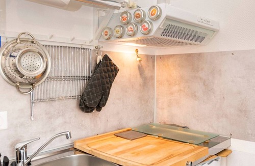 Nerac Apartment | Studio "Petit Nid Cosy De L' Albret" with Private Terrace, Garden, Wi-Fi, and Laundry Area