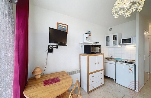 Lamalou-les-Bains Apartment | Studio pets allowed - 2 guests. Garden nearby