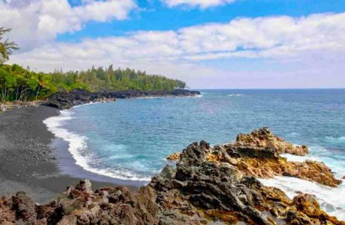 Kehena Apartment | Studio Phoenix Pet Friendly Near Black Sand Beach & Volcanic Forest