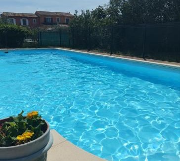 Sernhac Apartment | Studio Pont du Gard